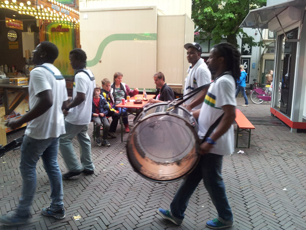 Band opkomst kunnen maken met veel getrommel